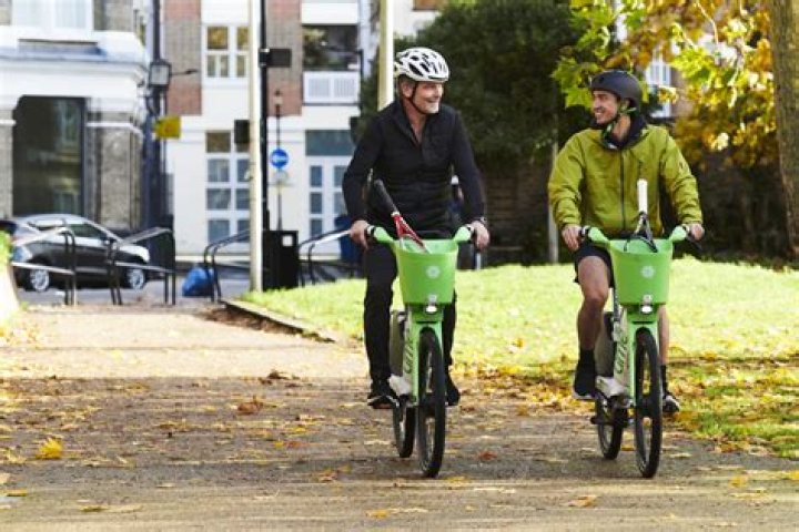 Are commuting costs tax deductible UK?