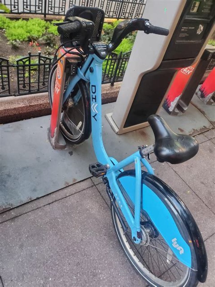 Are Divvy bikes 24 hours?