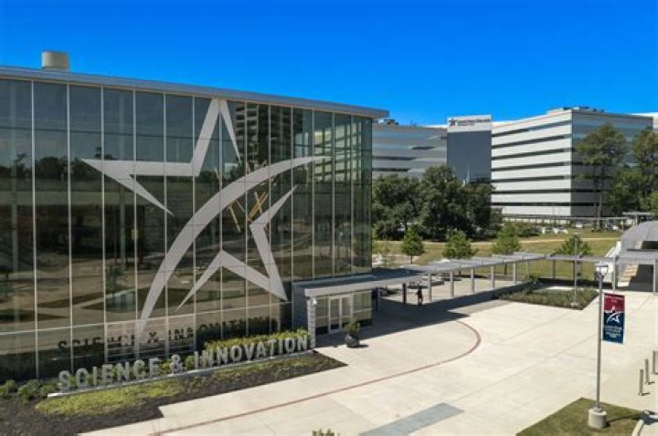 Are Lone Star offices open?