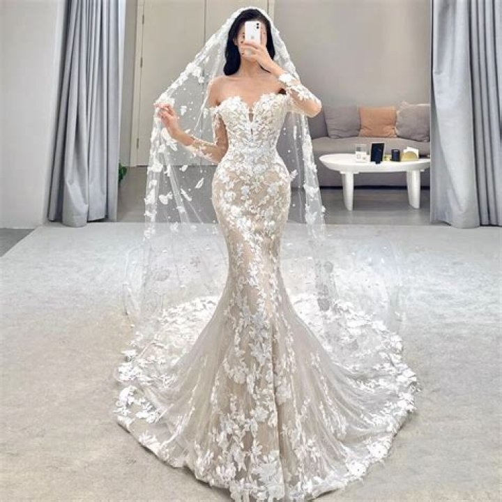Are mermaid wedding dresses out of style 2020?