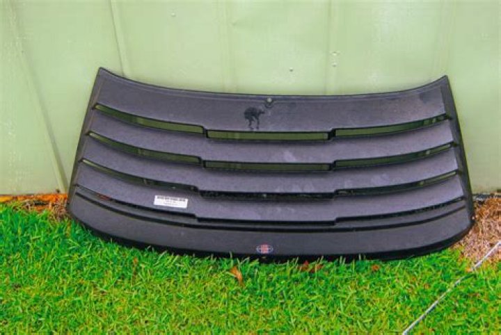 Are rear window louvers illegal?