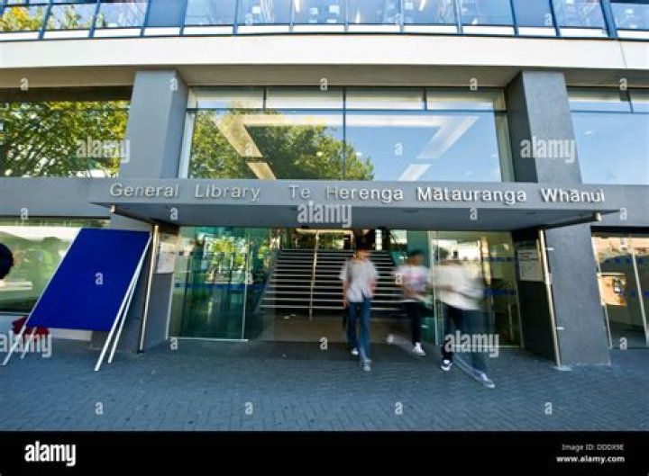 Can anyone use Auckland University library?