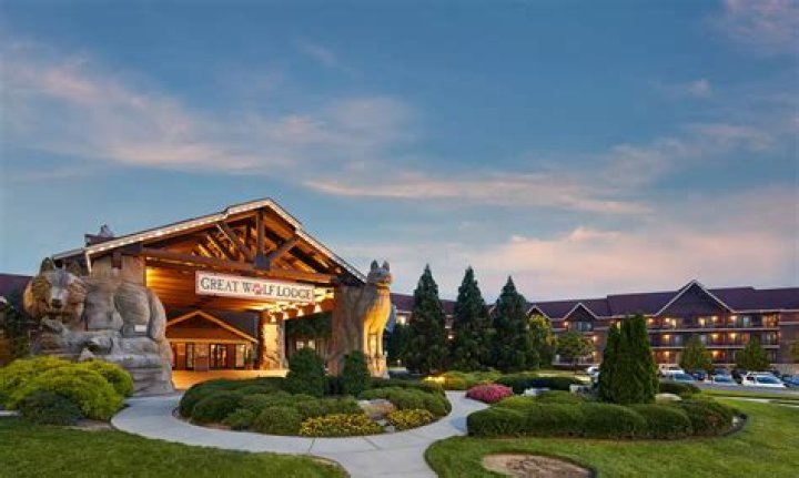 Can you eat at Great Wolf Lodge without staying?