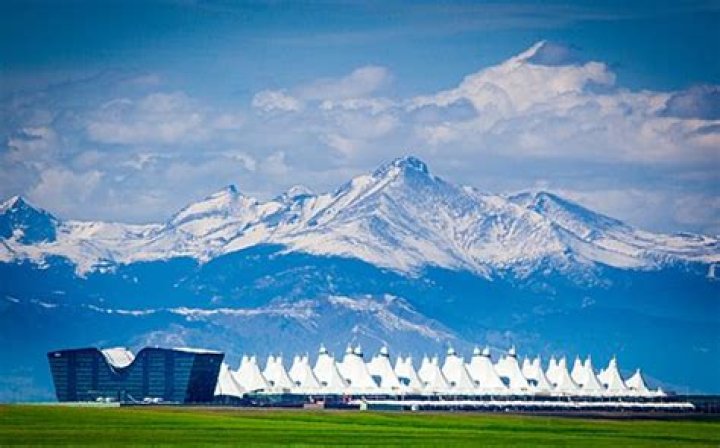 Can you see the mountains from Denver airport?