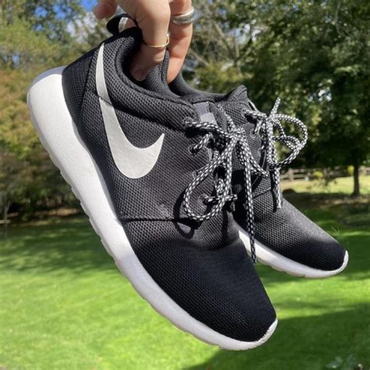 Do Nike still make Roshes?