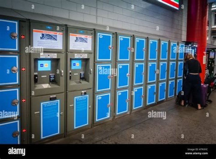 Does Atocha train station have lockers?