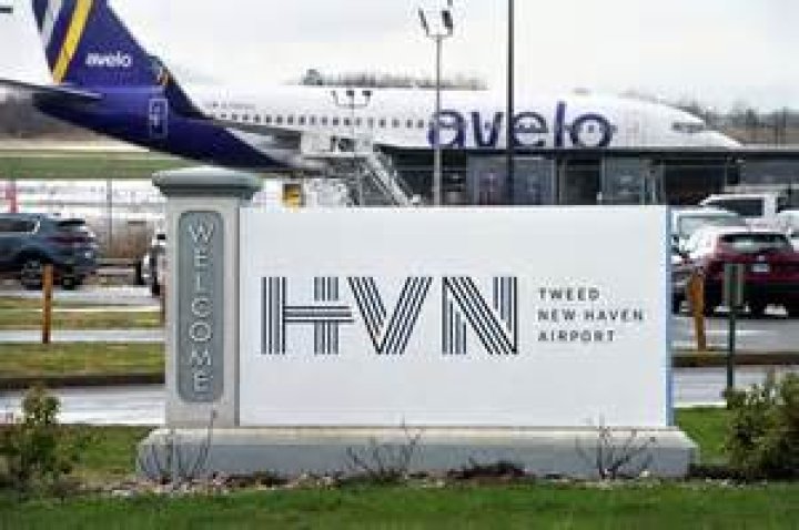 Does the Montreal airport have a hotel?