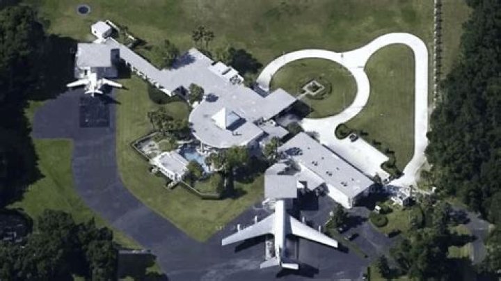 Does UC Davis have its own airport?