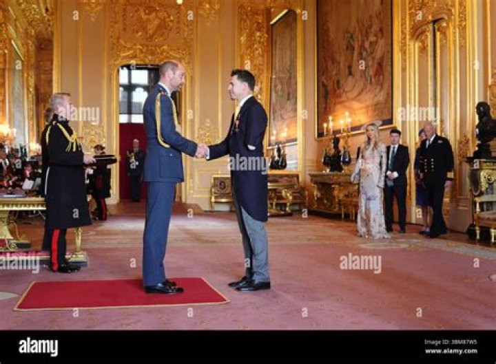 How did Jaco van Gass lose his arm?