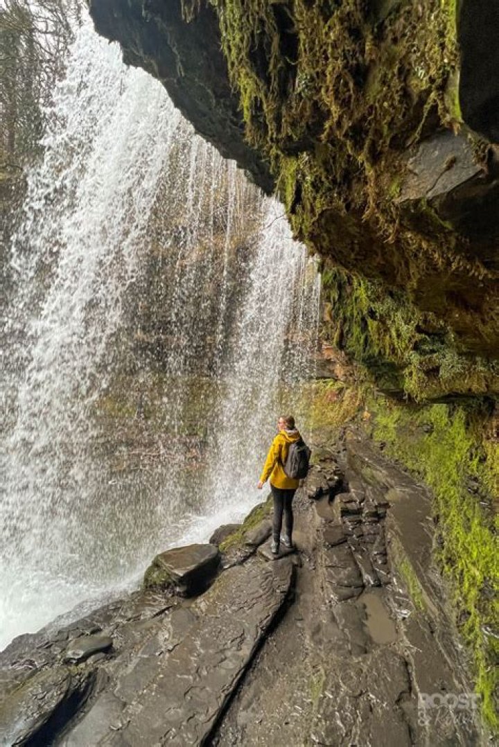 How difficult is the four waterfalls walk?
