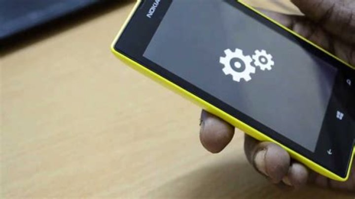 How do I connect my Nokia Lumia 520 to the Internet?