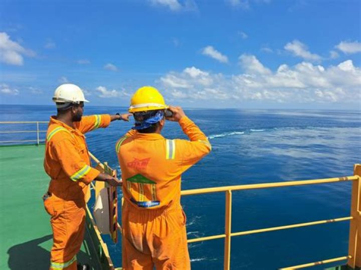 How do you become an offshore safety officer?