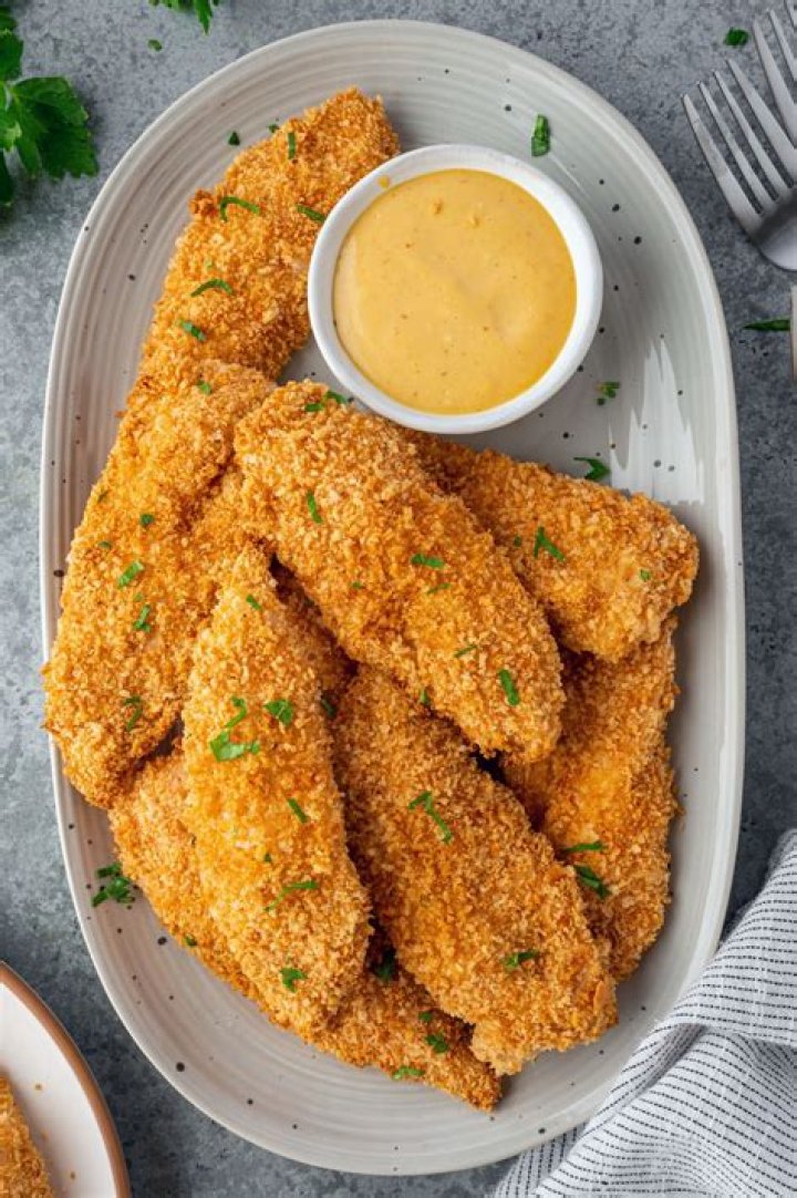 How do you stick breadcrumbs to chicken?
