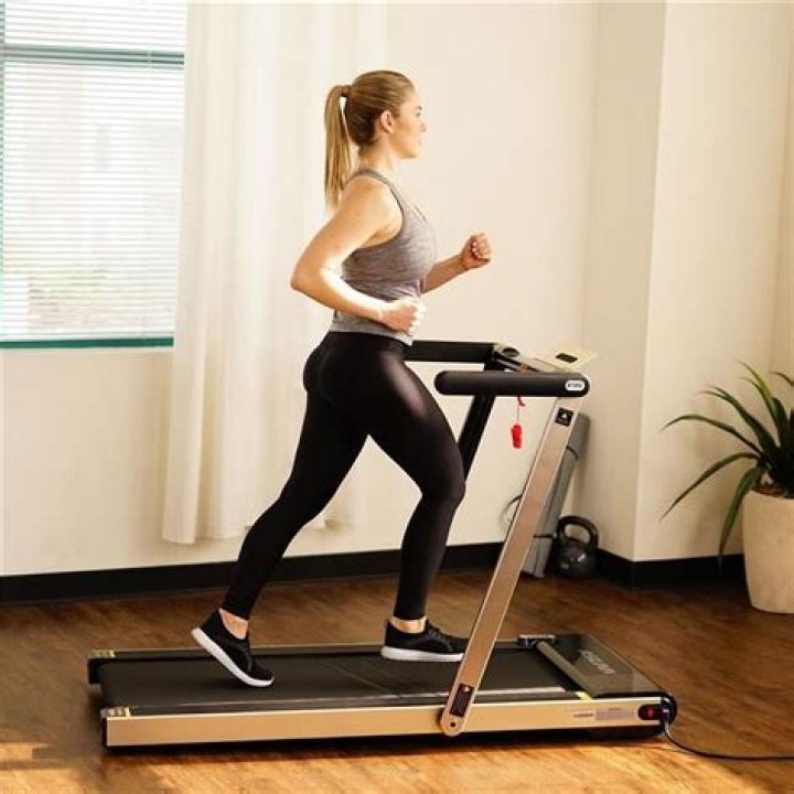 How does sunny health and fitness Asuna manual treadmill work?