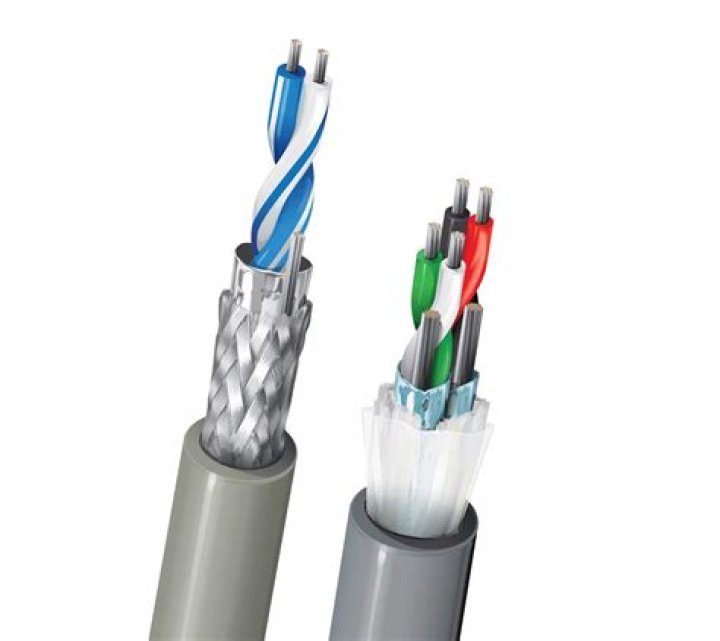 How long can a RS-422 cable be?