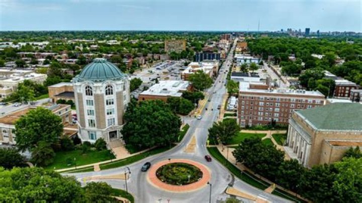How long is Delmar Loop St Louis?