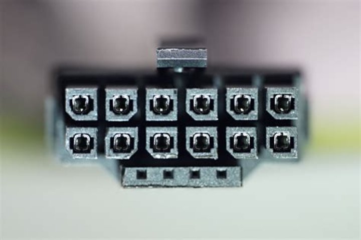 How many pins does the hdhdmi connector have?