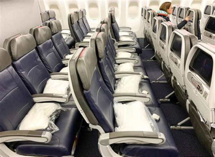 How many seats does a Boeing 777 200 have?