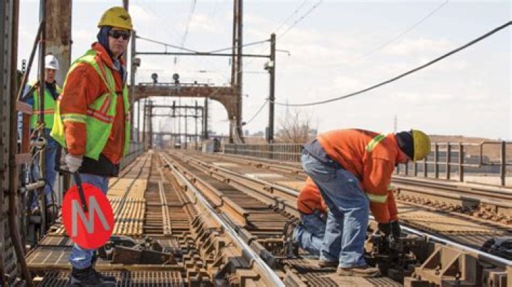 How much do CN Rail employees make?