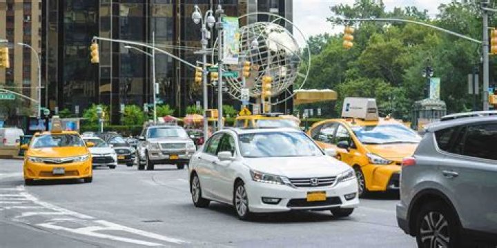 How much do you tip a taxi from JFK to Manhattan?