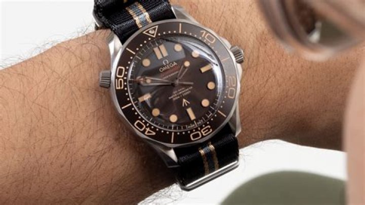 How much does a divemaster earn in Thailand?