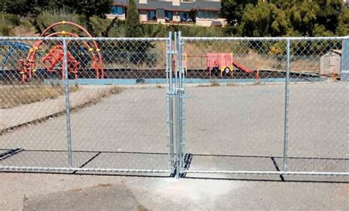 How much does a fence gate cost?