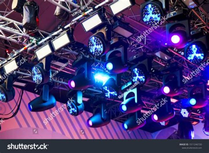 How much does a Lighting Designer make per show?