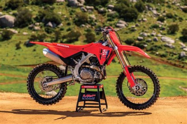 How much horsepower does a 2006 CRF450R have?