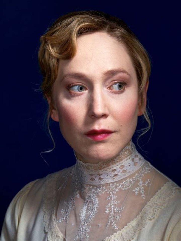 How old is Nora Arnezeder?