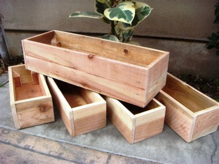 How to make a wooden planter box?