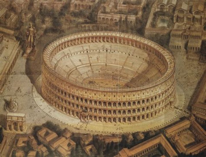 Is amphitheater and Colosseum the same?