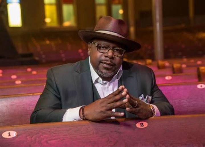 Is Cedric the Entertainer in a Bud Light commercial?