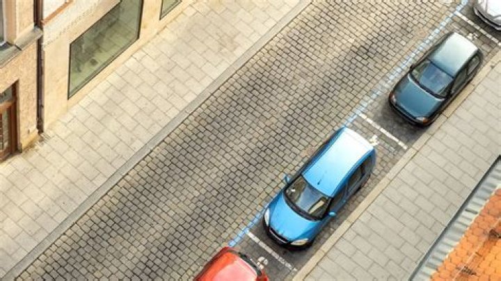 Is it legal to park facing the wrong direction?