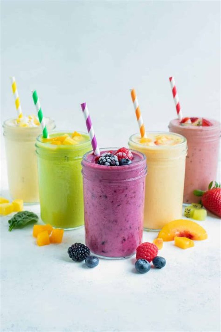Is it OK to put raw kale in a smoothie?