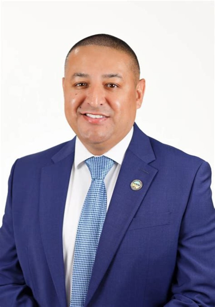 Is Juan Gonzalez rich?