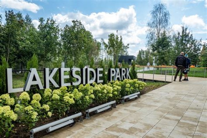 Is Lakeside School prestigious?