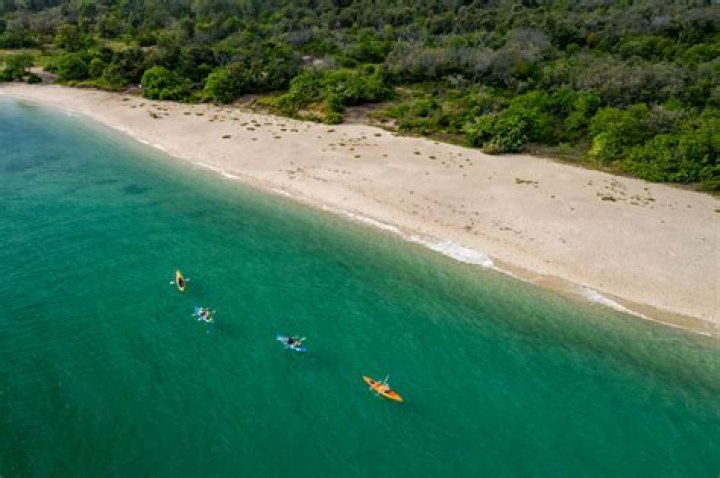 Is there surf on Stradbroke island?