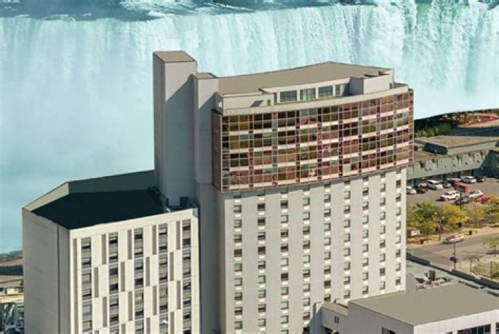 What are the best hotels in Niagara Falls?