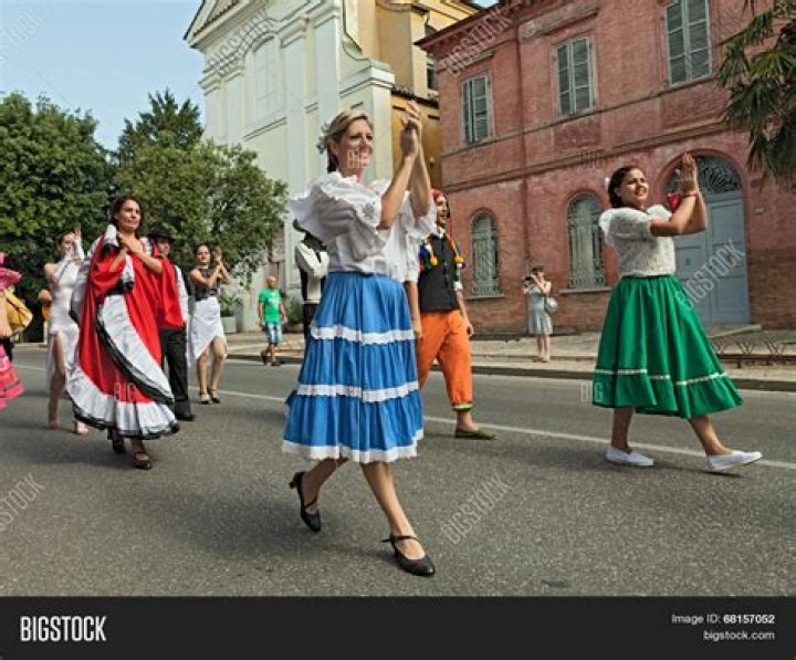 What are the best traditional dances in Argentina?