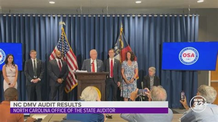 What are the duties of the state auditor in Missouri?