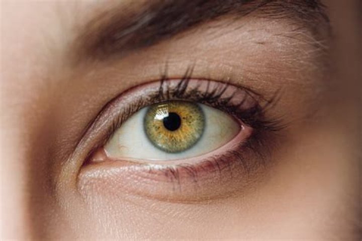 What do hazel eyes symbolize?