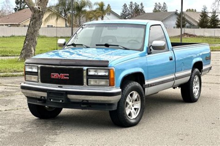 What engine is in a 1993 GMC Sierra 2500?