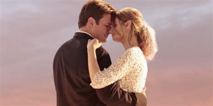 What episode does Beckett and Castle kiss?