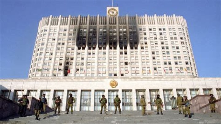 What happened at the Russian parliament in 1993?