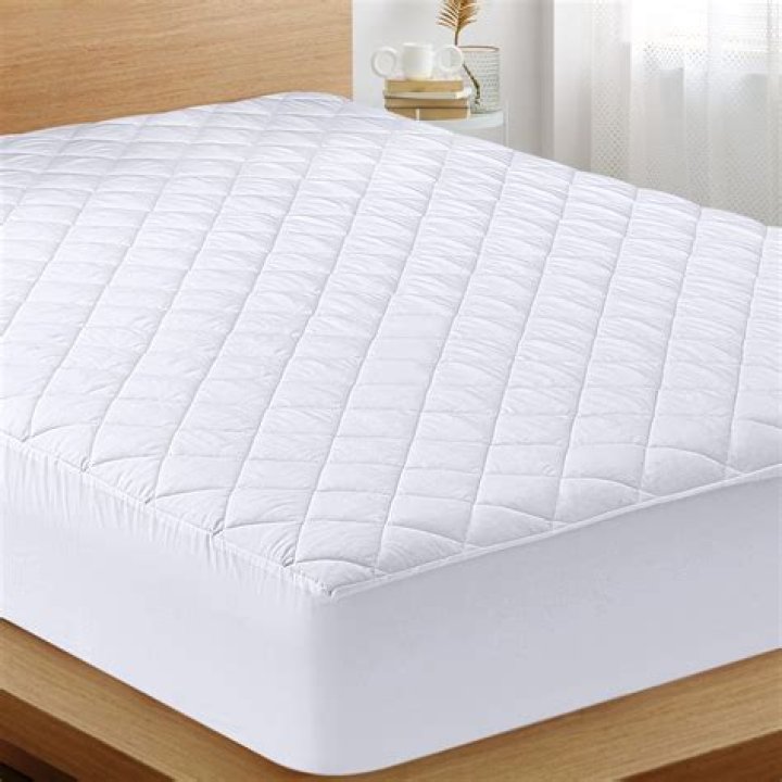 What is a deep pocket mattress pad?