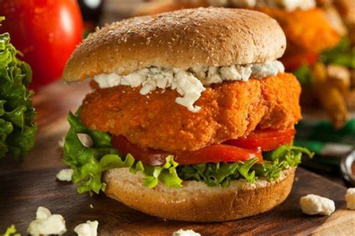 What is a good side dish for Buffalo chicken sandwich?