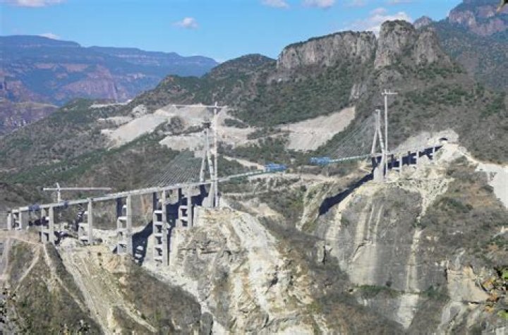 What is the Baluarte bridge made of?