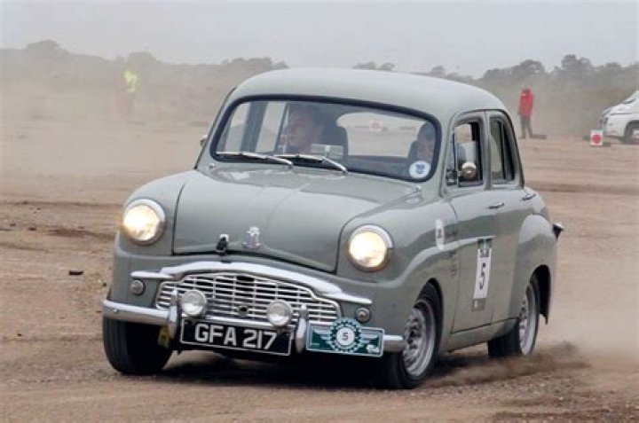What is the difference between Austin A30 and A35?