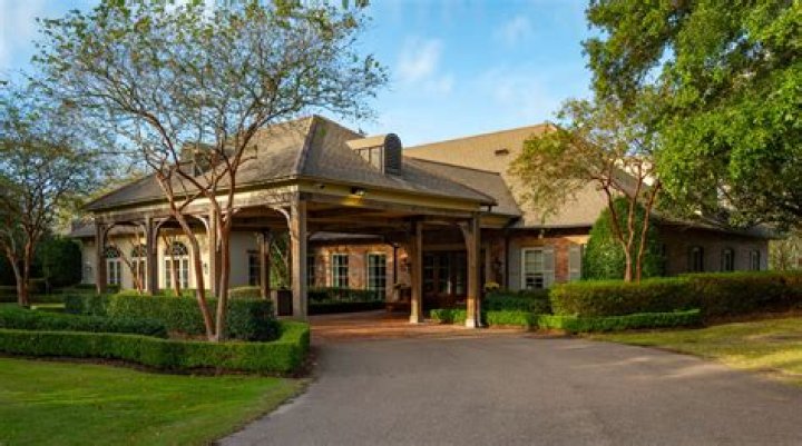 What is the most exclusive country club in Houston?