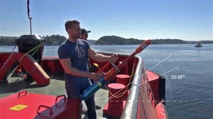 What is the range of line throwing apparatus?